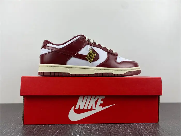 Nike Dunk Low PRM 