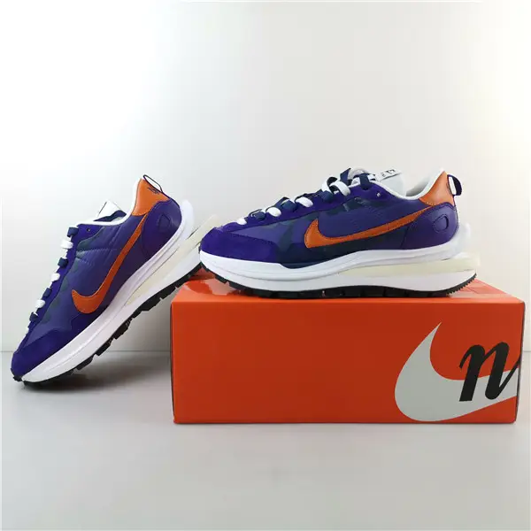 Nike Vaporwaffle sacai Dark Iris 