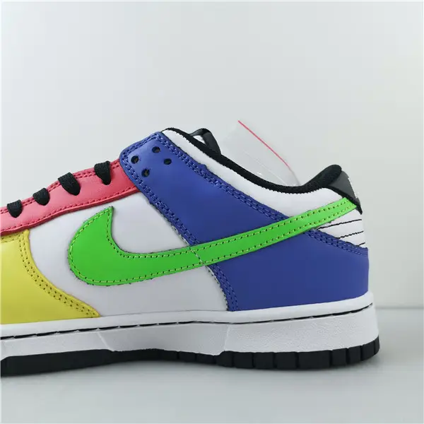 NIKE DUNK LOW WOMEN'S 'GREEN STRIKE' 