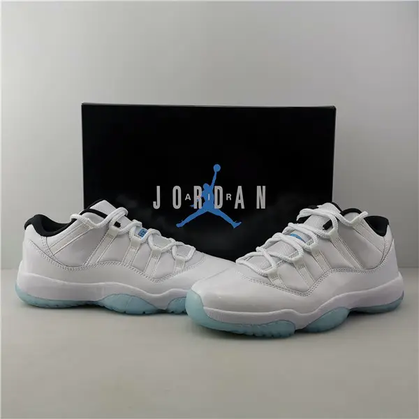 AIR JORDAN 11 