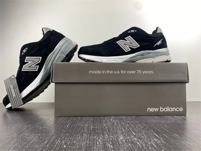 New Balance 990v3 Black White 
