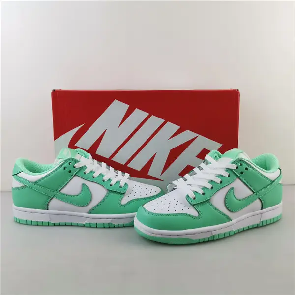 NIKE DUNK LOW GREEN GLOW (W) -  BBADB839