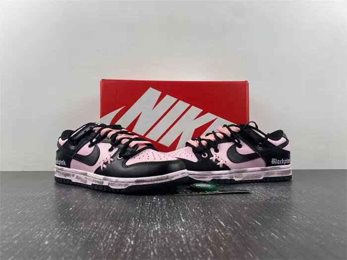 Nike SB Dunk Low 