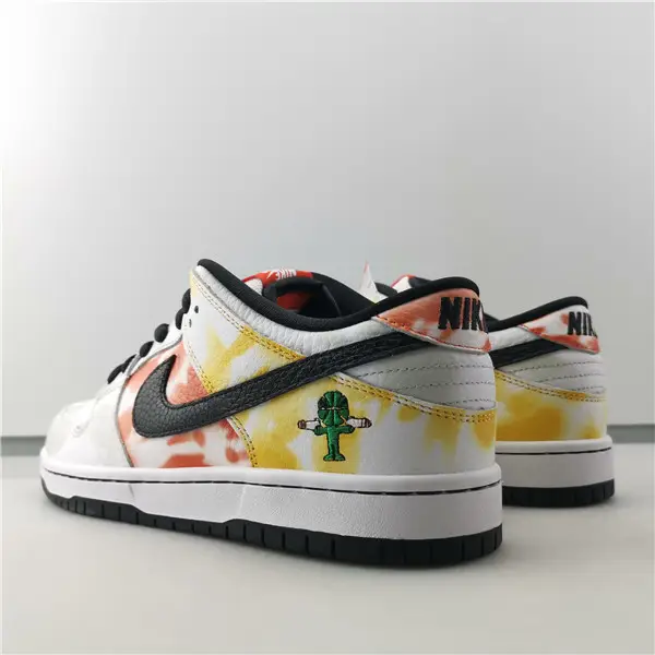 NIKE SB DUNK LOW 
