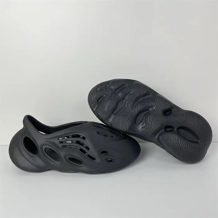 adidas Yeezy Foam RNR Onyx 
