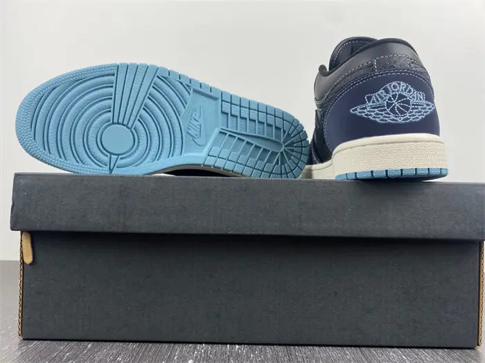 Air Jordan 1 Low 