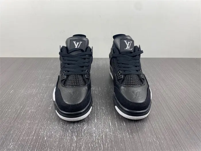 Air Jordan 4 *LV 