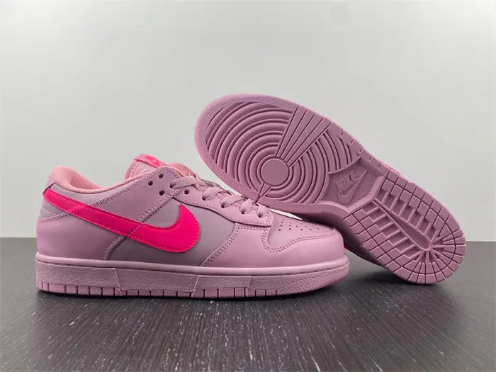 Nike Dunk Low Triple Pink 