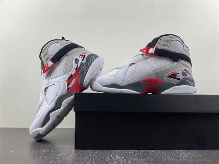 Jordan 8 Retro Bugs Bunny 