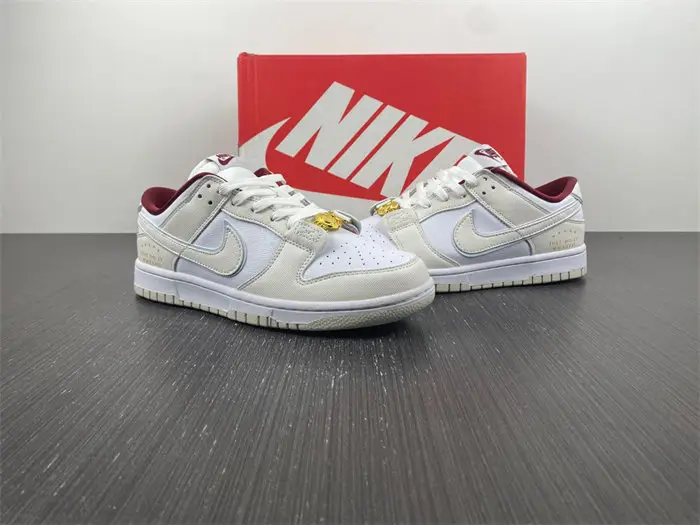 NIKE DUNK LOW 