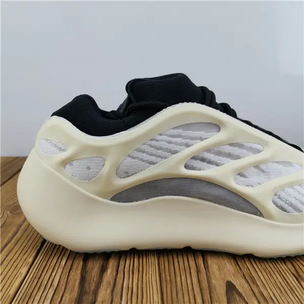 YEEZY BOOST 700 V3 'AZAEL' - ADIDAS - 