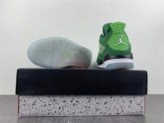 Air Jordan 4 PE 