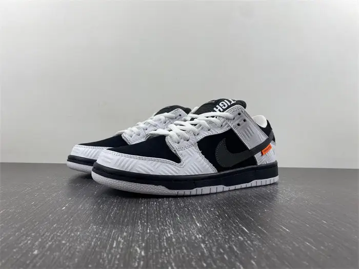 TIGHTBOOTH x Nike SB Dunk Low 