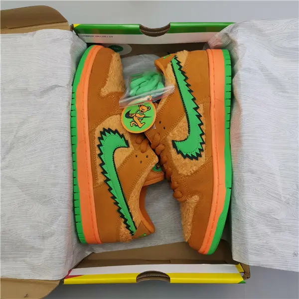 GRATEFUL DEAD X NIKE SB DUNK LOW 