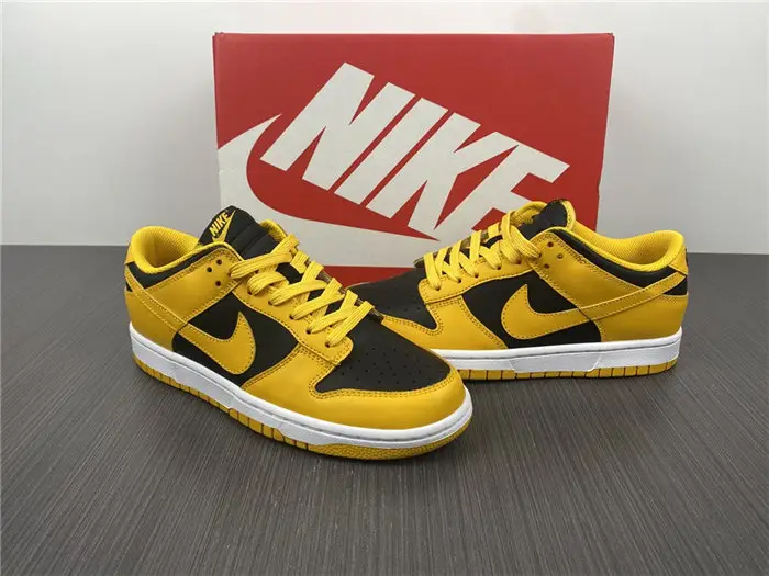 The Nike Dunk Low Takes on a Familiar 