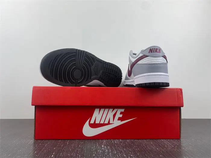 Nike Dunk Low 
