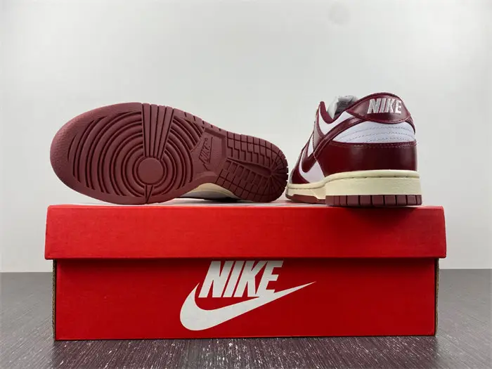 Nike Dunk Low PRM 