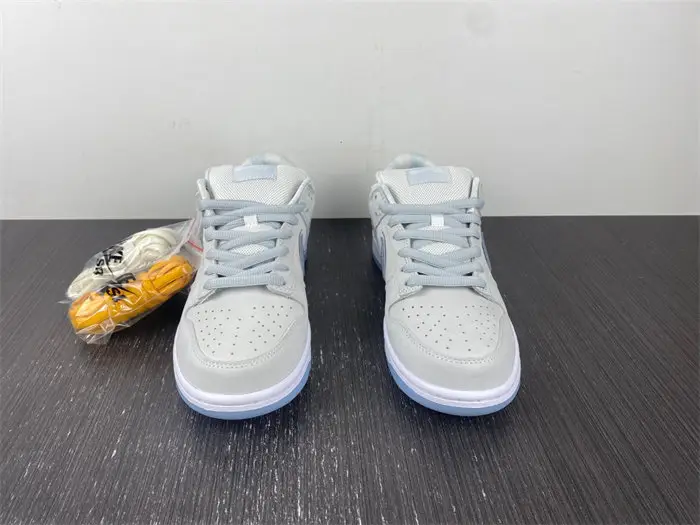 Nike SB Dunk Low White Lobster 