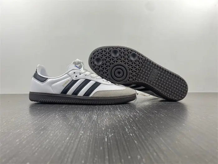 Adidas  CAE111
