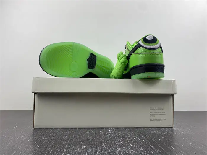 The Powerpuff Girls x Nike SB Dunk Low 