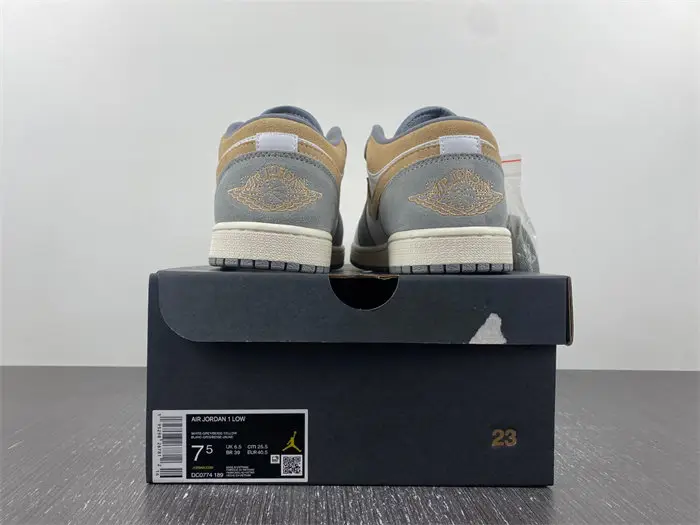 Air Jordan 1 Low 
