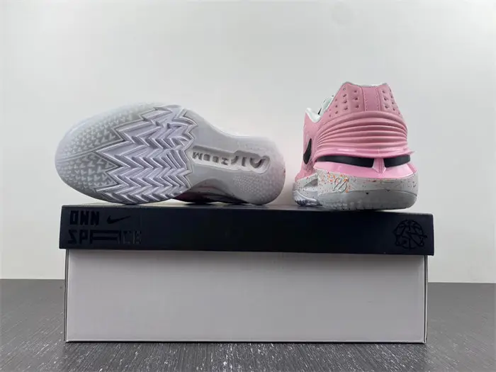NIKE Air Zoom GT CUT 