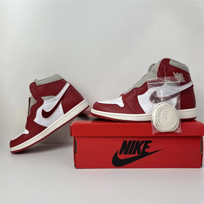 Jordan 1 Retro High OG Varsity Red 