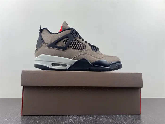 Air Jordan 4 Retro 