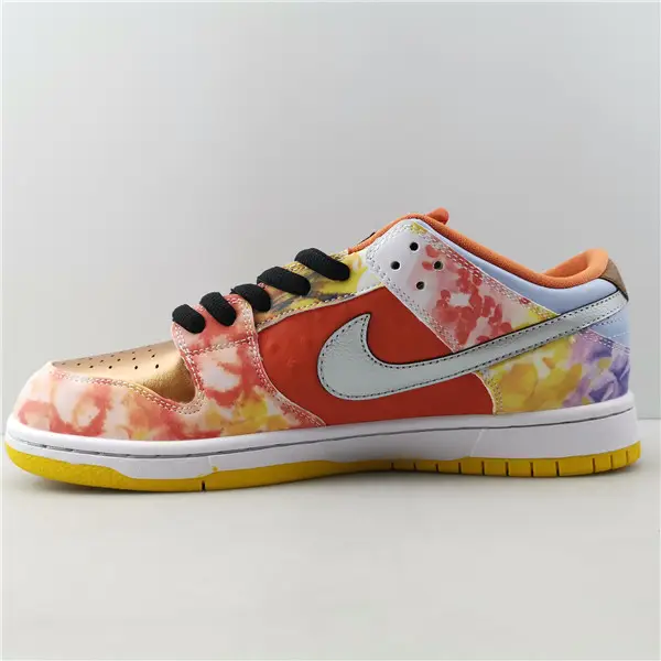 NIKE SB DUNK LOW 