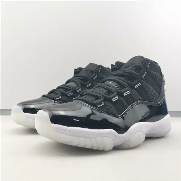 AIR JORDAN 11 
