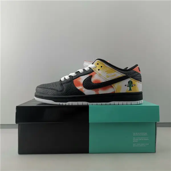 NIKE SB DUNK LOW 