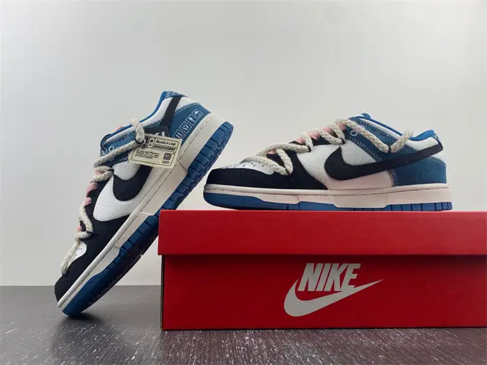Nike Dunk Low 