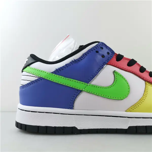 NIKE DUNK LOW WOMEN'S 'GREEN STRIKE' 