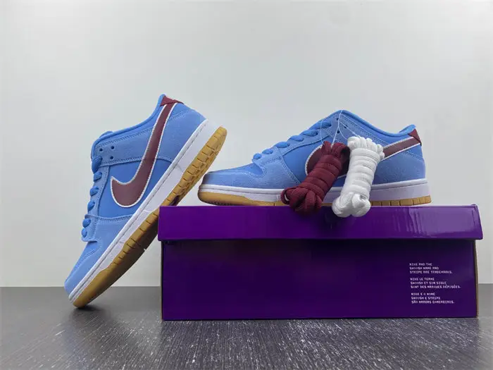 Nike SB Dunk Low Philadelphia Phillies 