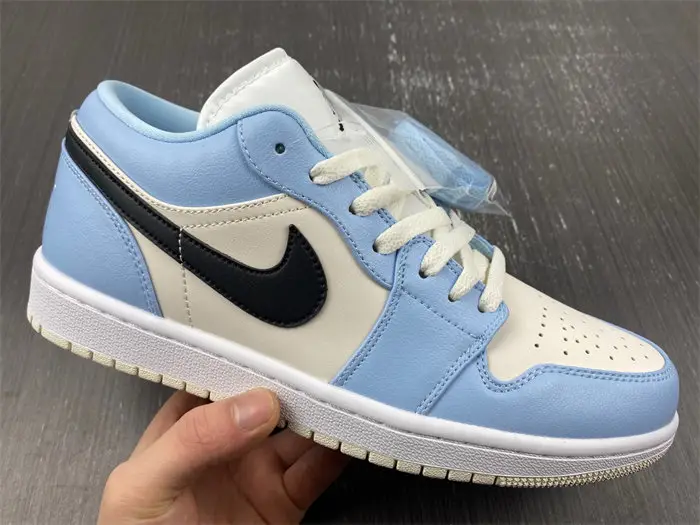 Air Jordan 1 Low 