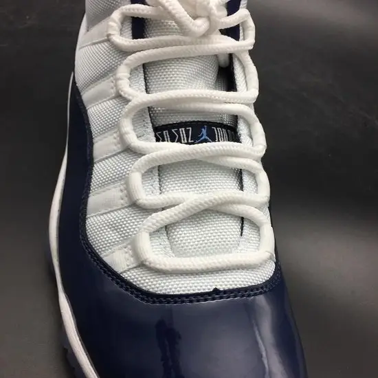 AIR JORDAN 11 