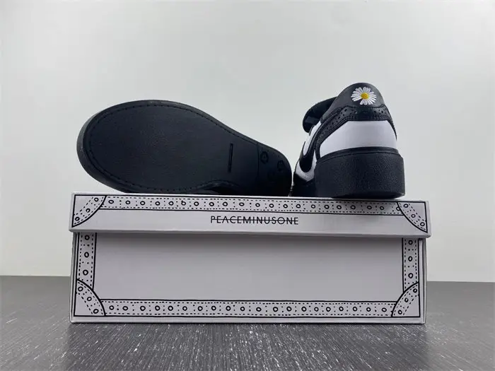 PEACEMINUSONE x Nike Kwondo 1 