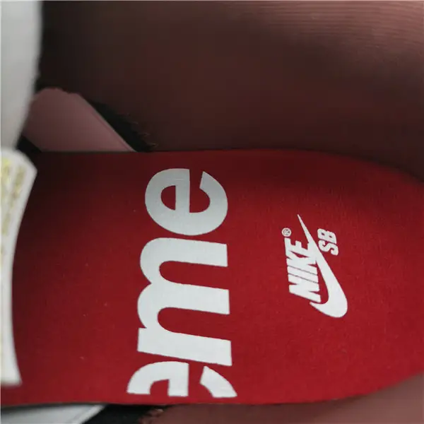 Supreme x Nike SB Dunk Low Brown 