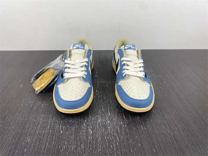 Travis Scott x Air Jordan 1 Low 