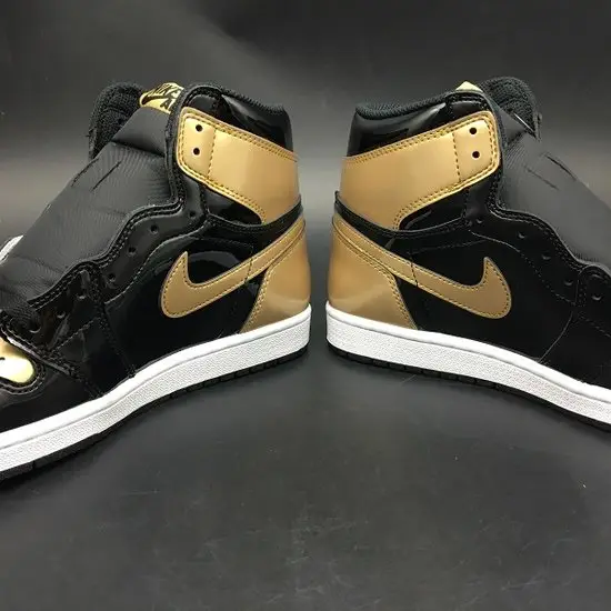GOAT Air Jordan 1 Gold Toe 