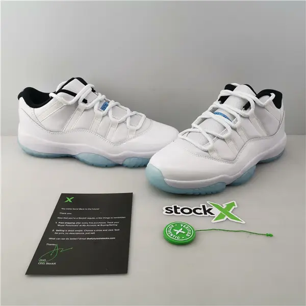 AIR JORDAN 11 