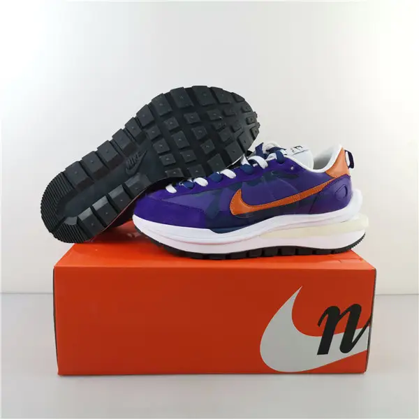 Nike Vaporwaffle sacai Dark Iris 
