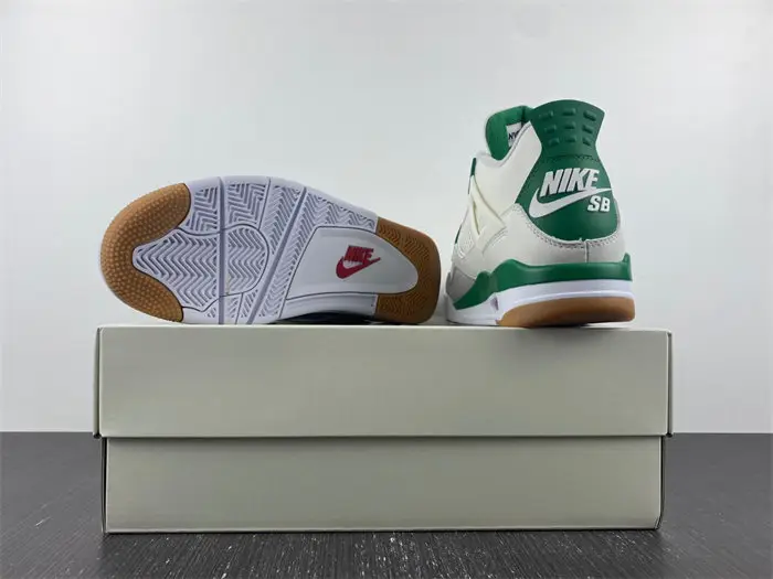 Jordan 4 Retro SB Pine Green 