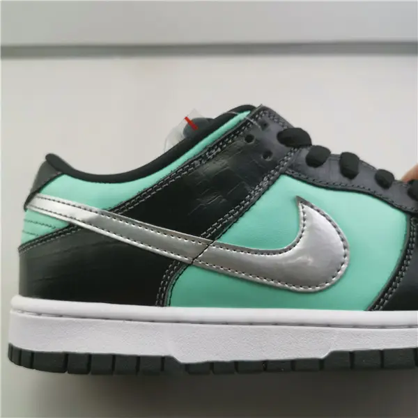 Nike Dunk SB Low Diamond Supply 