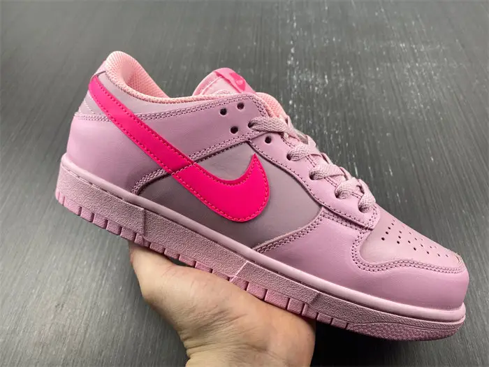 Nike Dunk Low Triple Pink 