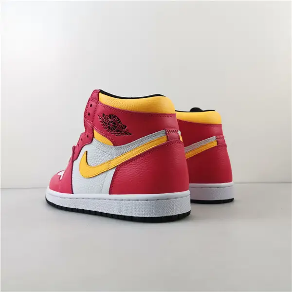 Air Jordan 1 High OG Light Fusion Red 