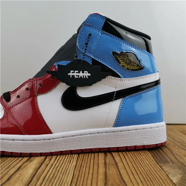 Jordan 1 Retro High Fearless UNC Chicago 