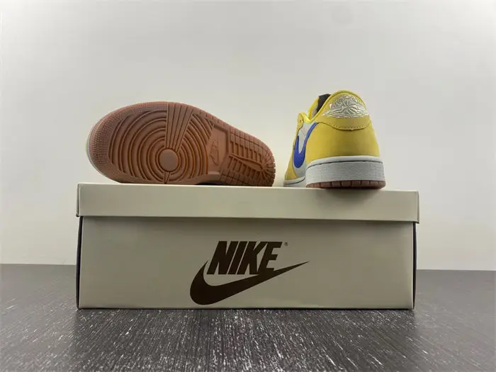 Travis Scott x Air Jordan 1 Low OG 