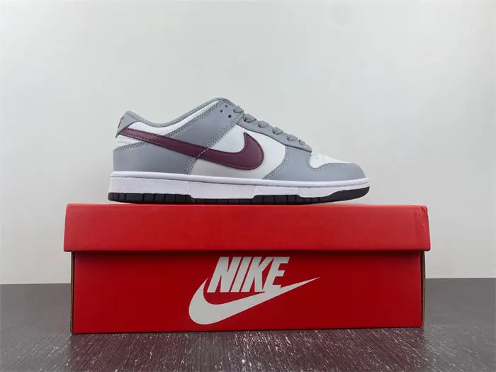 Nike Dunk Low 