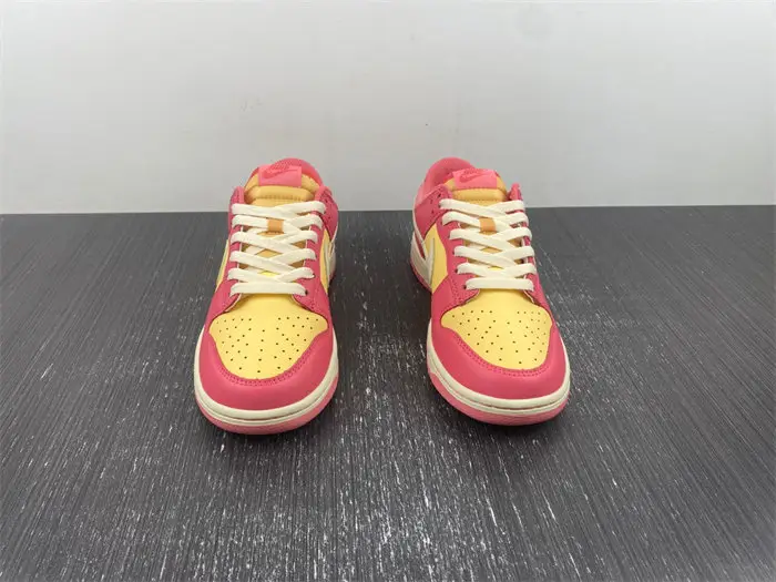 Nike Dunk Low Strawberry Peach Cream 